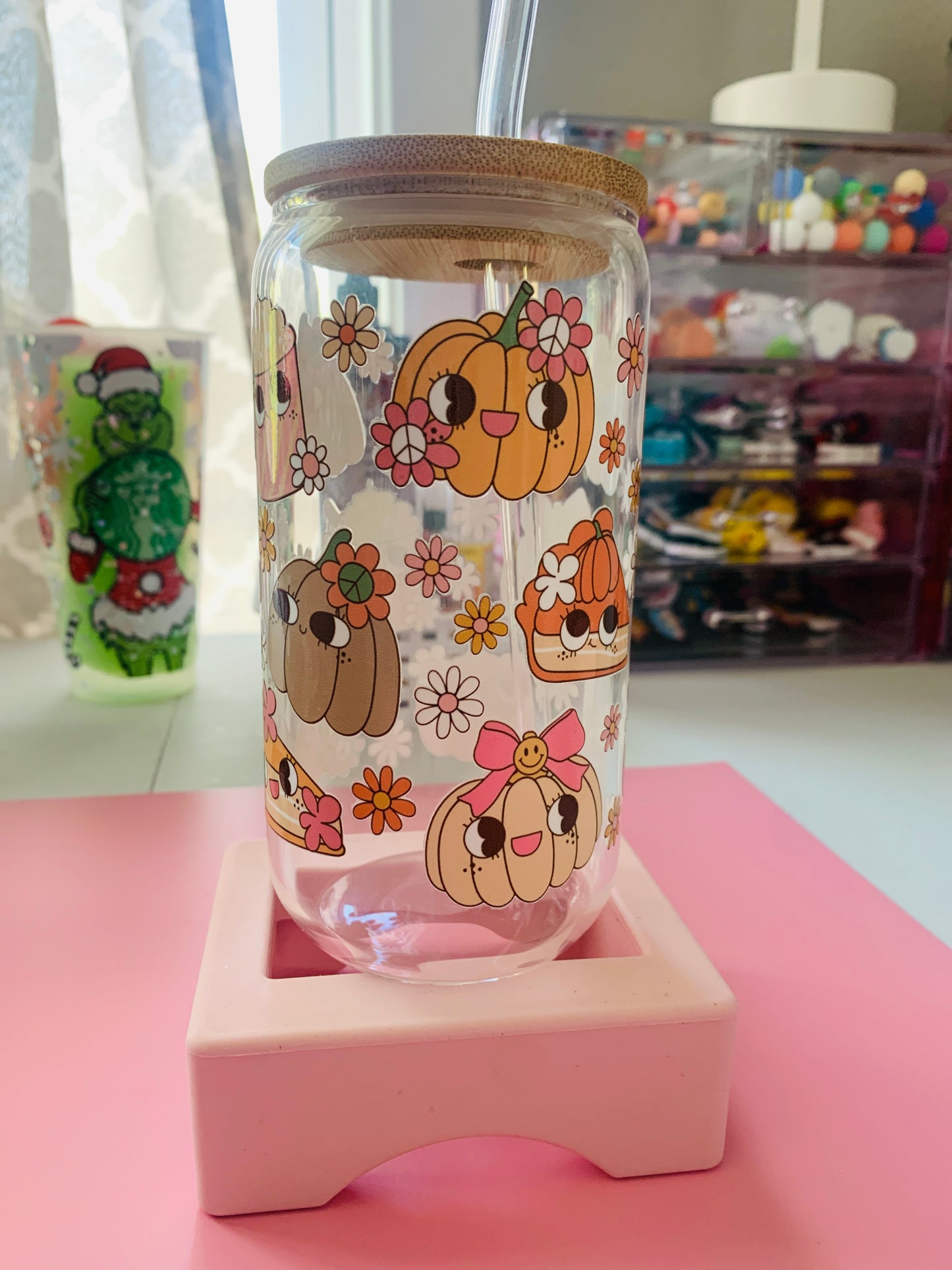 “Sip in Style with Pumpkin Kawaii Vibes!